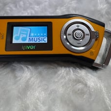 iriver T10 1GB MP3 Player with FM Radio