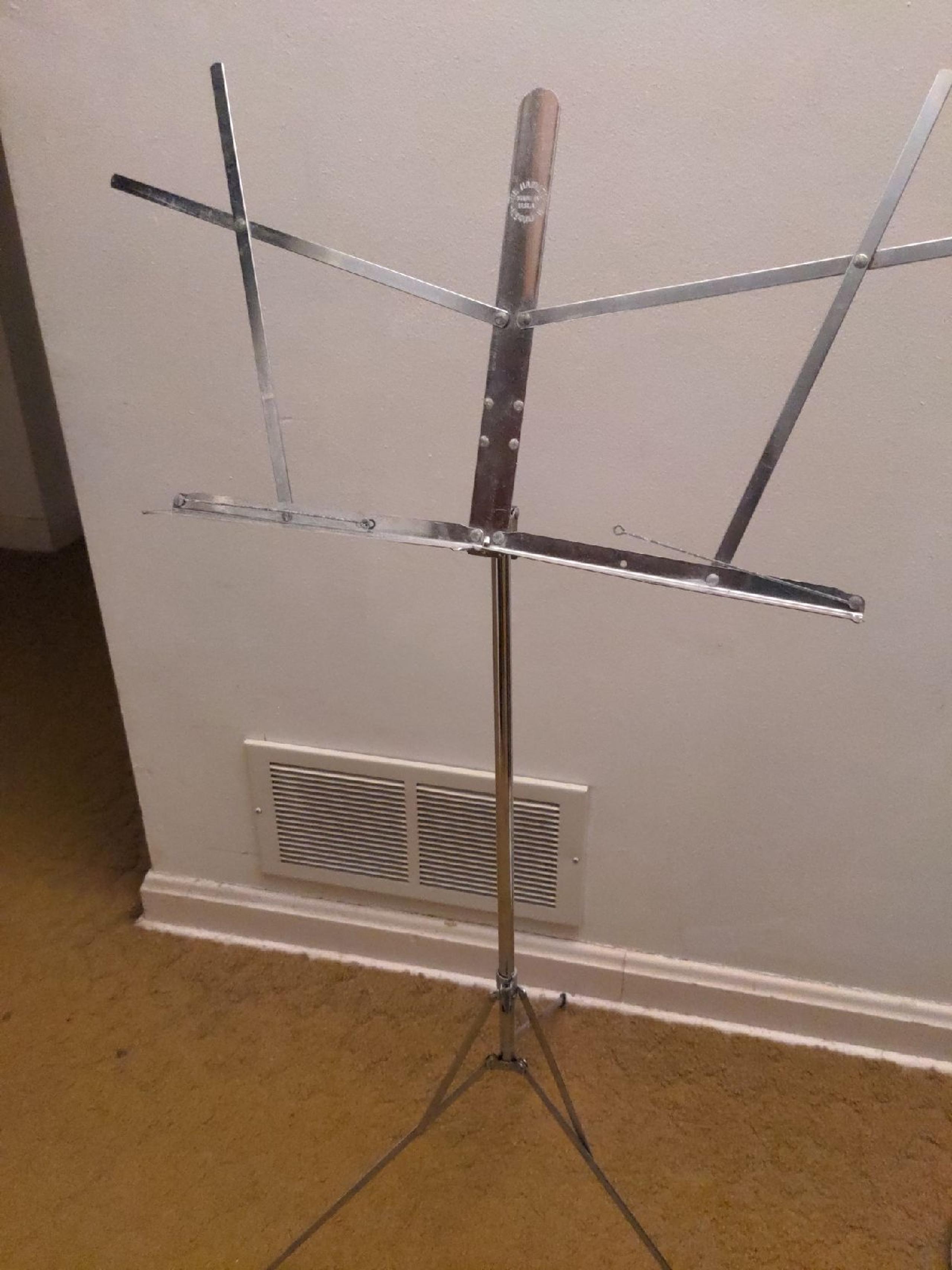 Adjustable metal music stand