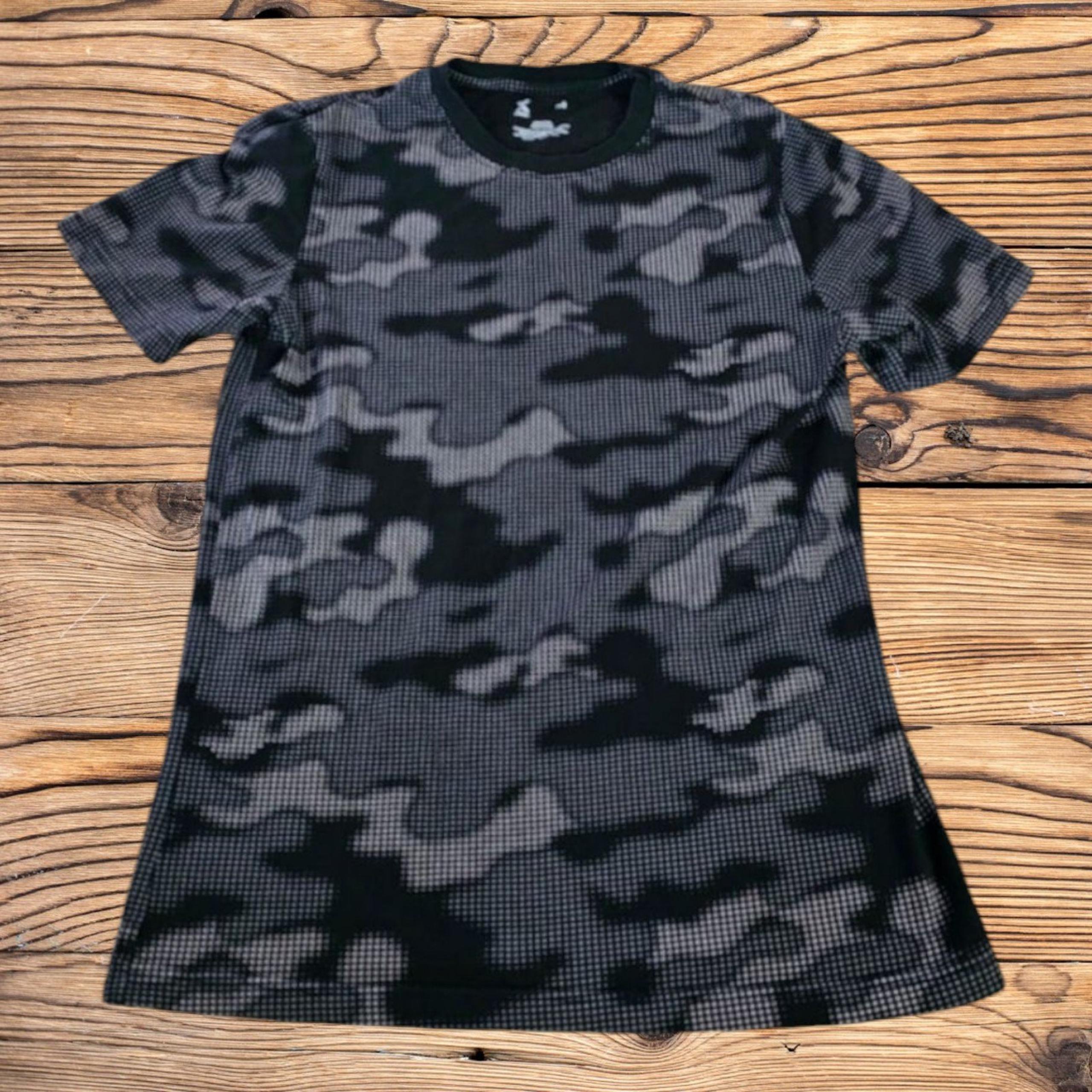 Designer men medium clothes black gray camo shirt