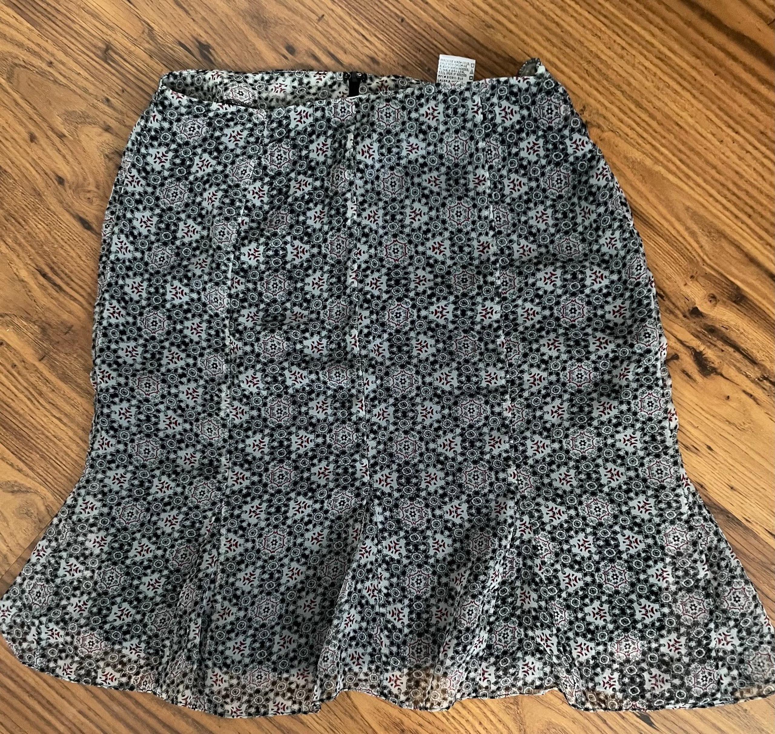 Kathie Lee Collection size 10 black grey maroon midi maxi flair a line skirt