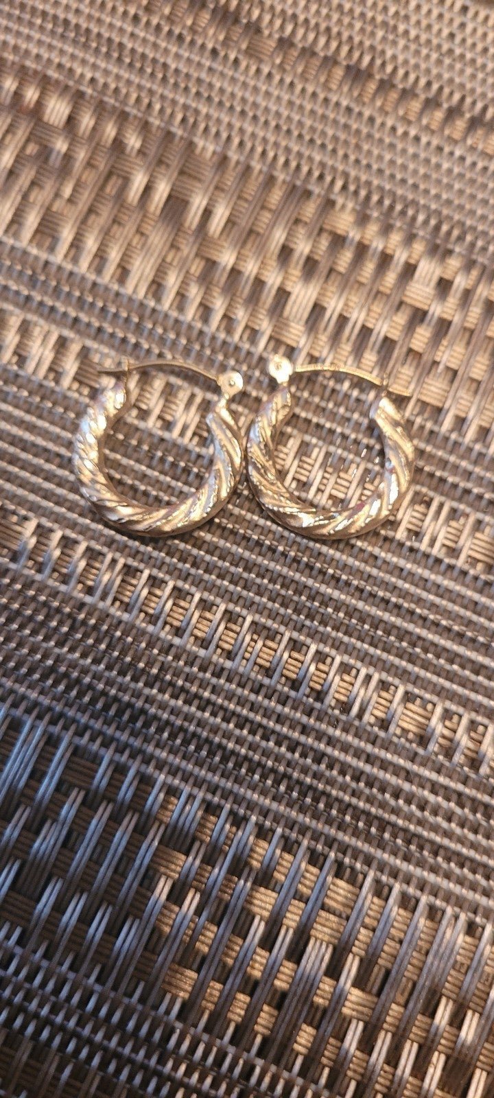 14 kt gold hoops twisted design.