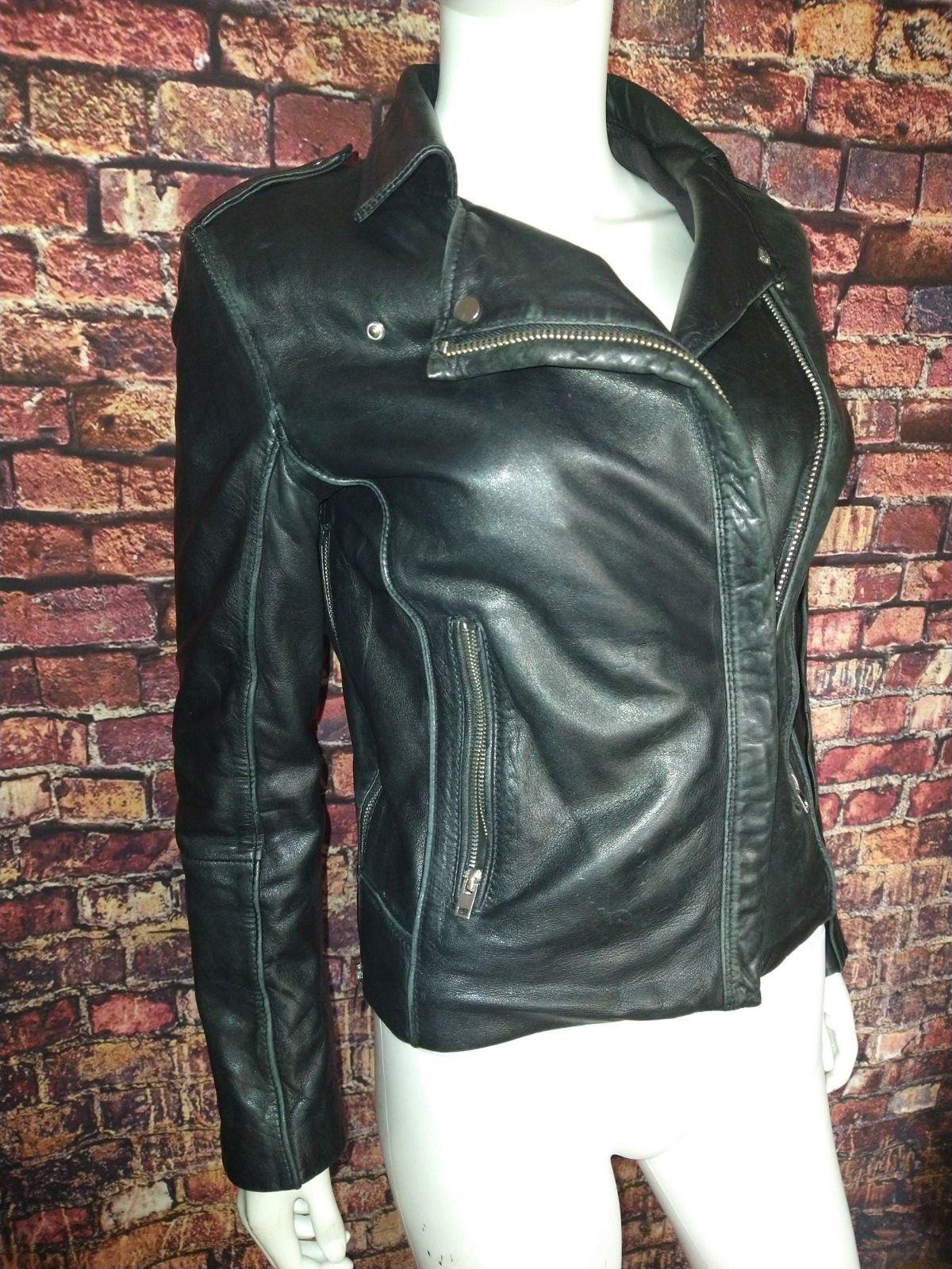 Gorgeous Sexy black leather Sz 6 Moto Jacket w side zips