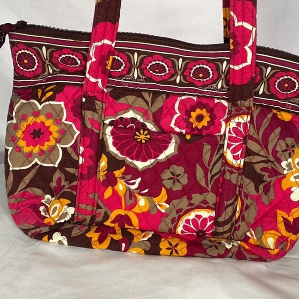 Vera Bradley Shoulder Bag, Size 13 x10'x4', Top Zip Closure, 6 inside Pockets