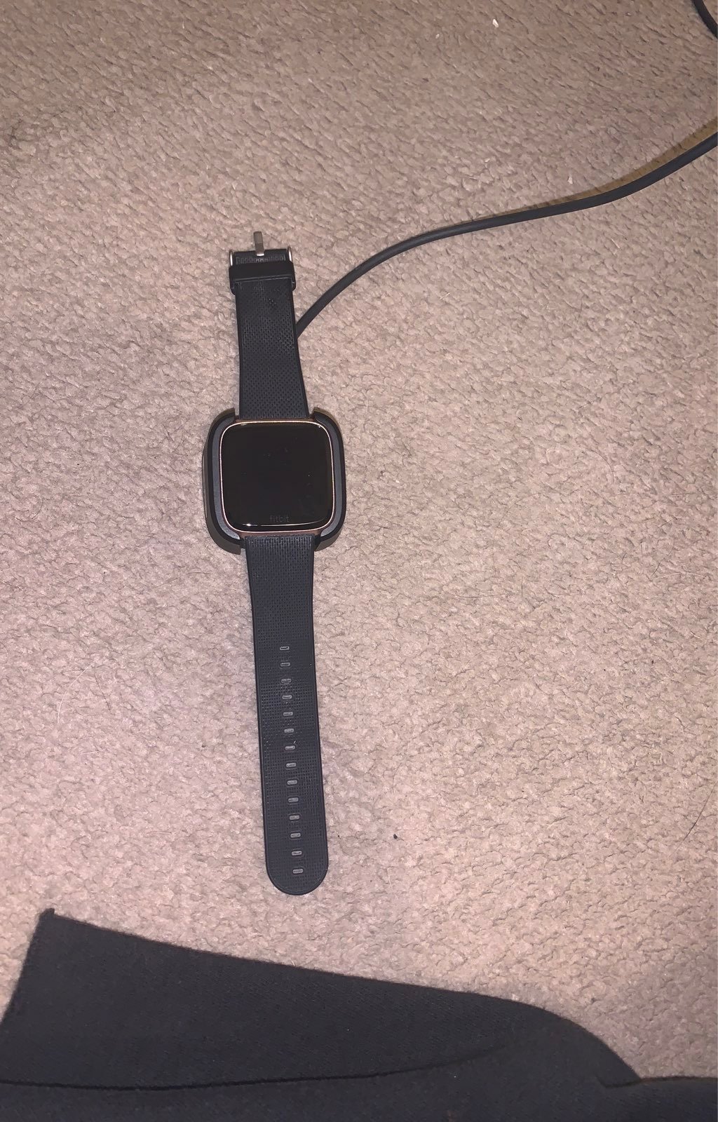 Fitbit Versa Smartwatch in Peach/Rose Go
