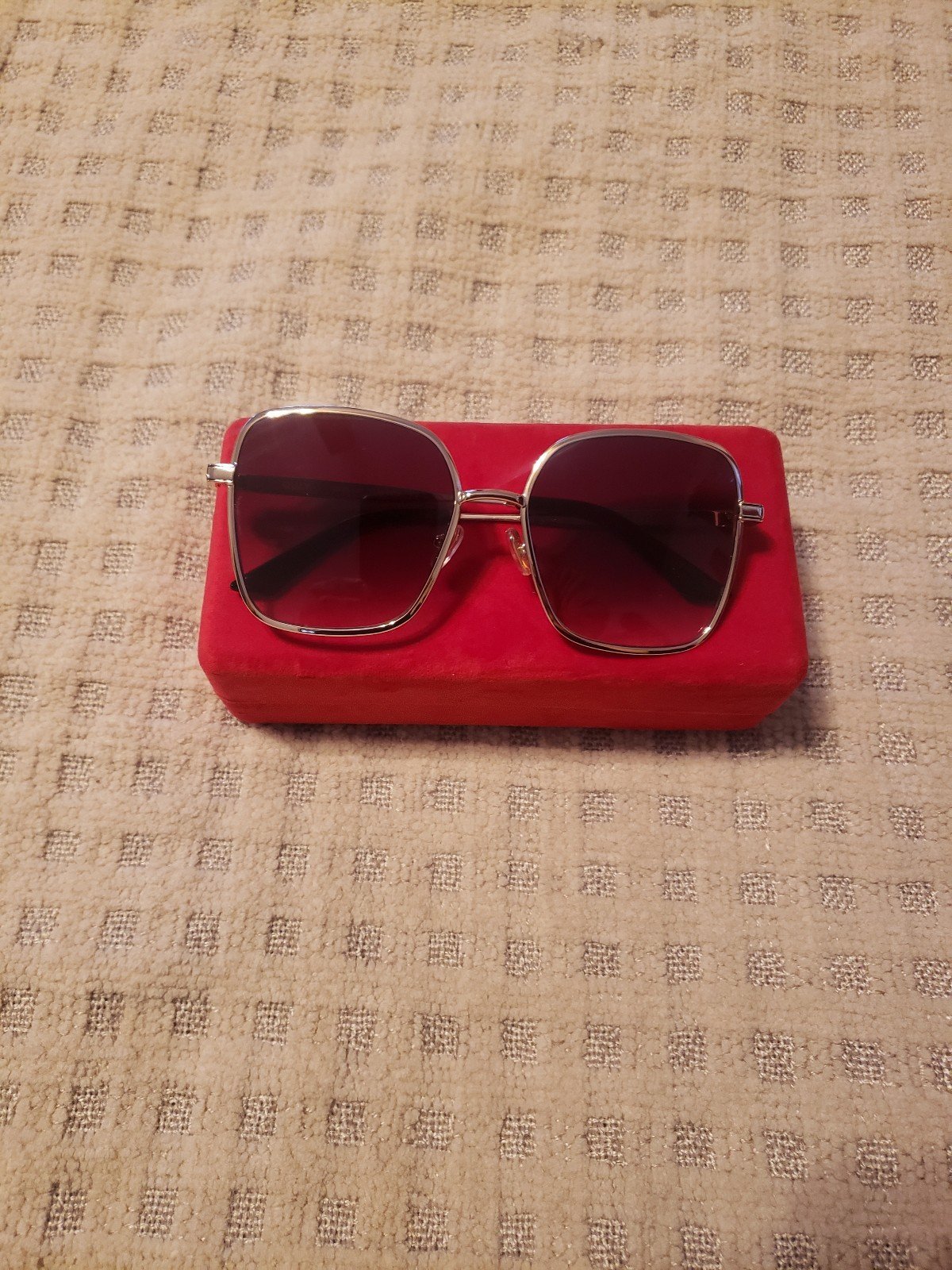 QUAY UNISEX SUNGLASSES, GOLD/BLACK, LIKE NEW
