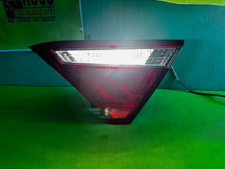 2015 2016 2017 TOYOTA CAMRY INNER TAIL LIGHT TRUNK LIGHT RIGHT SIDE EOM 945235