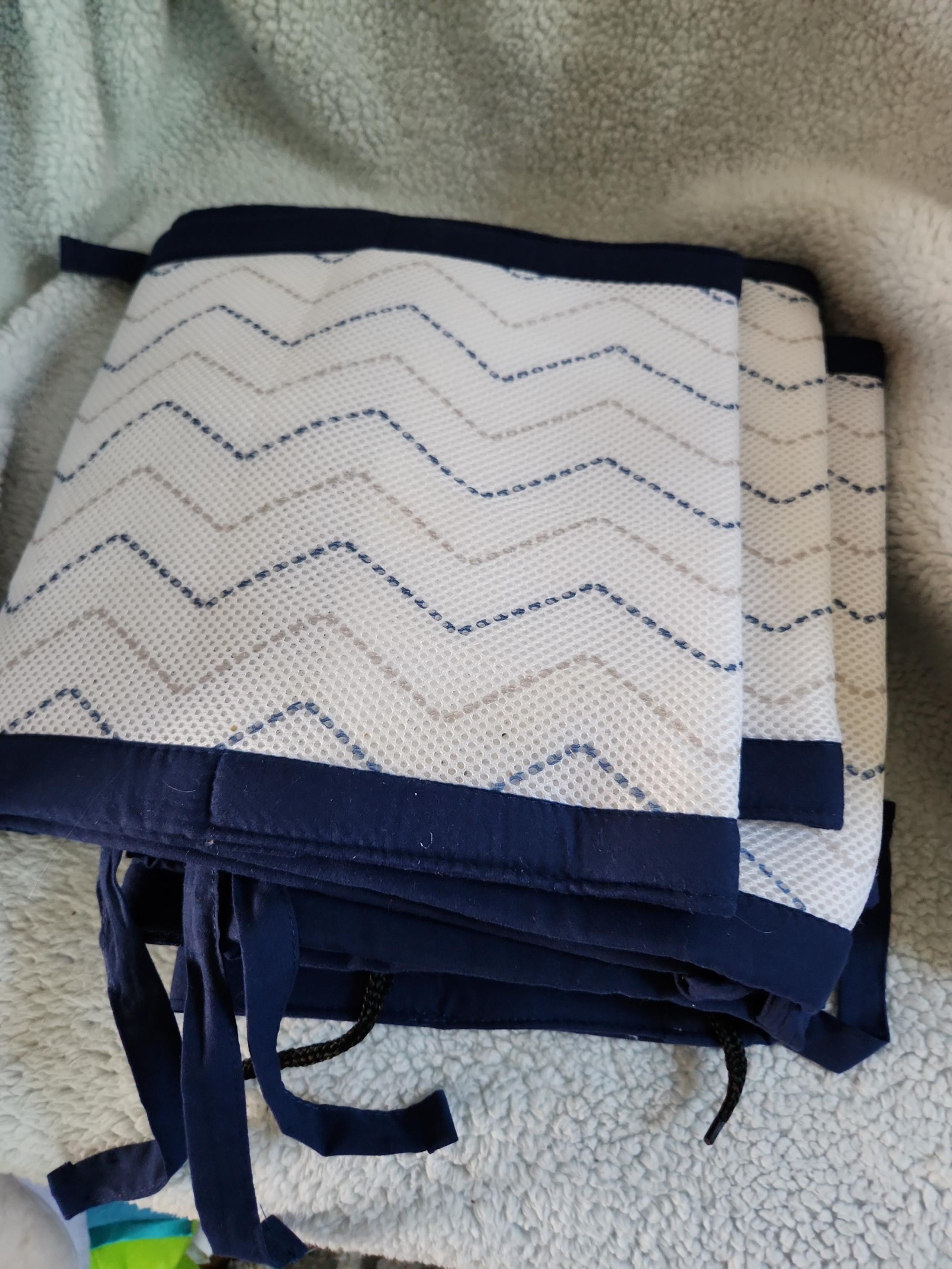Blue pattern crib liner