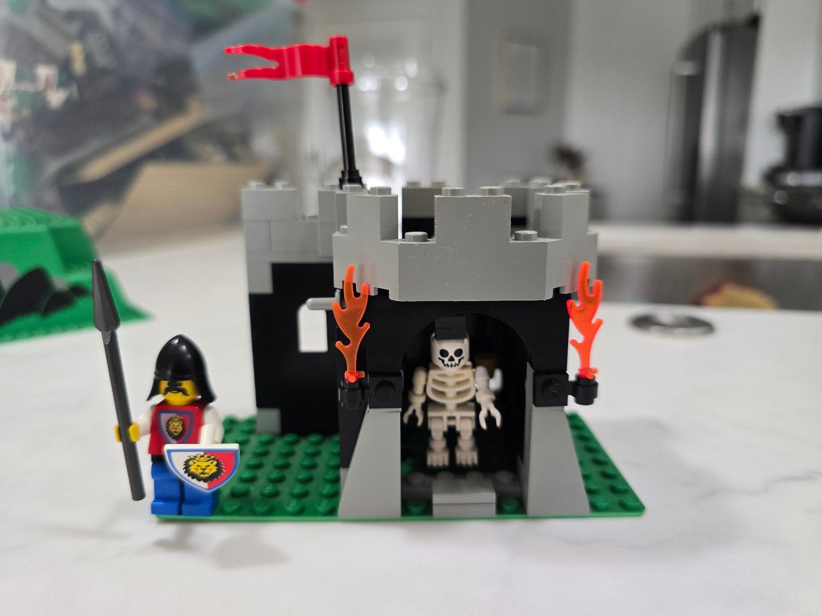 Lego6036 LEGO Royal Knights Skeleton Surprise