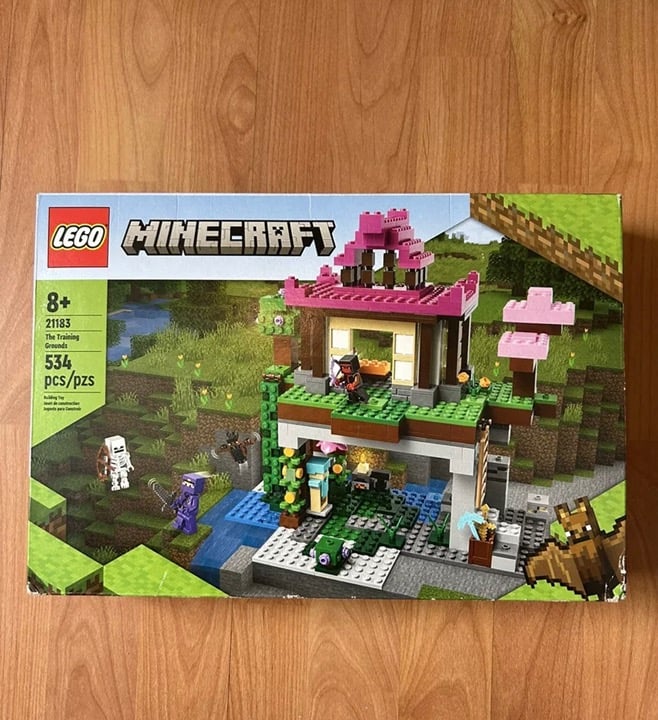 LEGO Minecraft: The Training Grounds (21183)