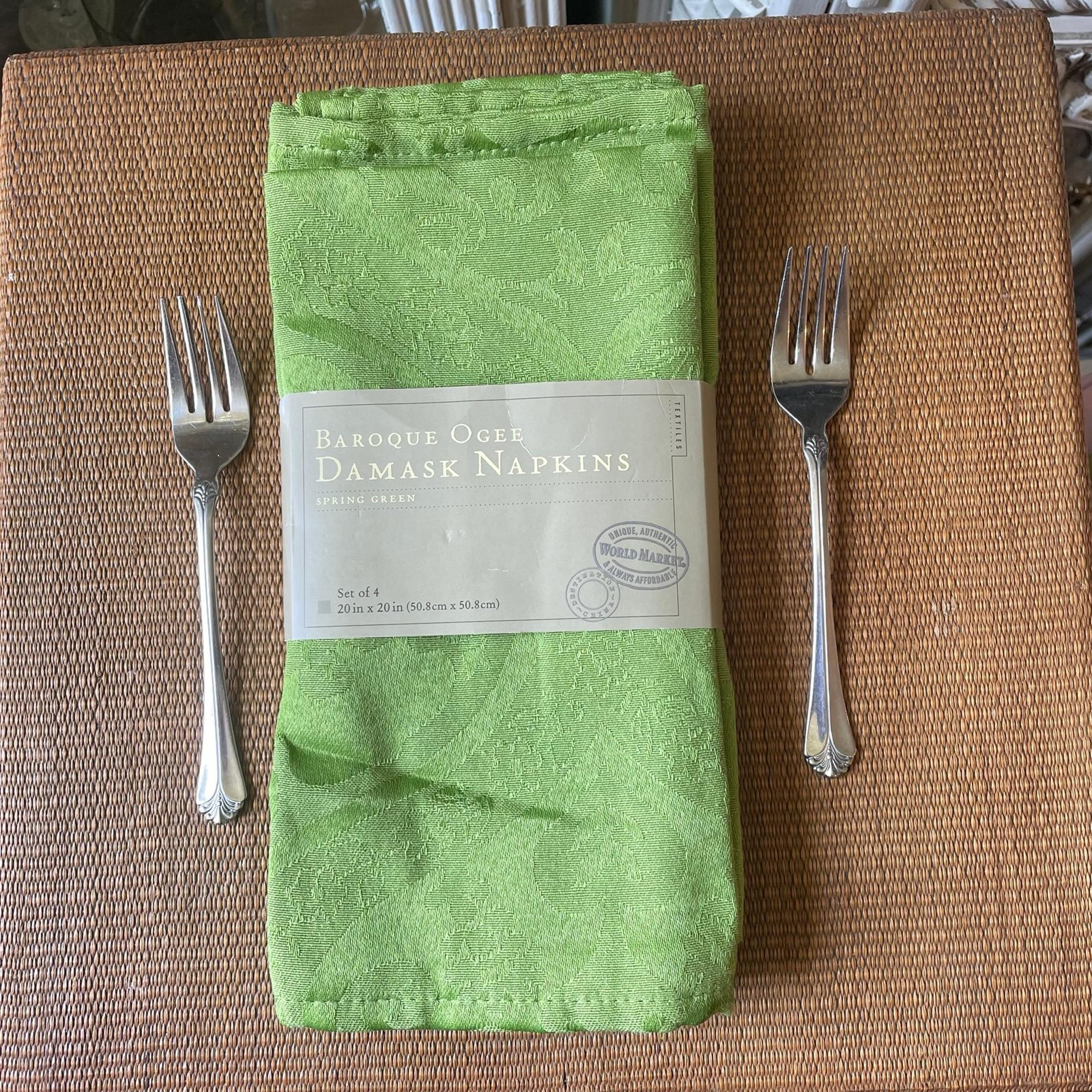 Baroque Damask cloth dinner Napkins
Spring Green set of 4 World Market