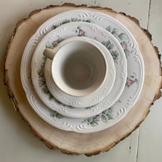 pfaltzgraff Grapevine Plates Service for 6 plus