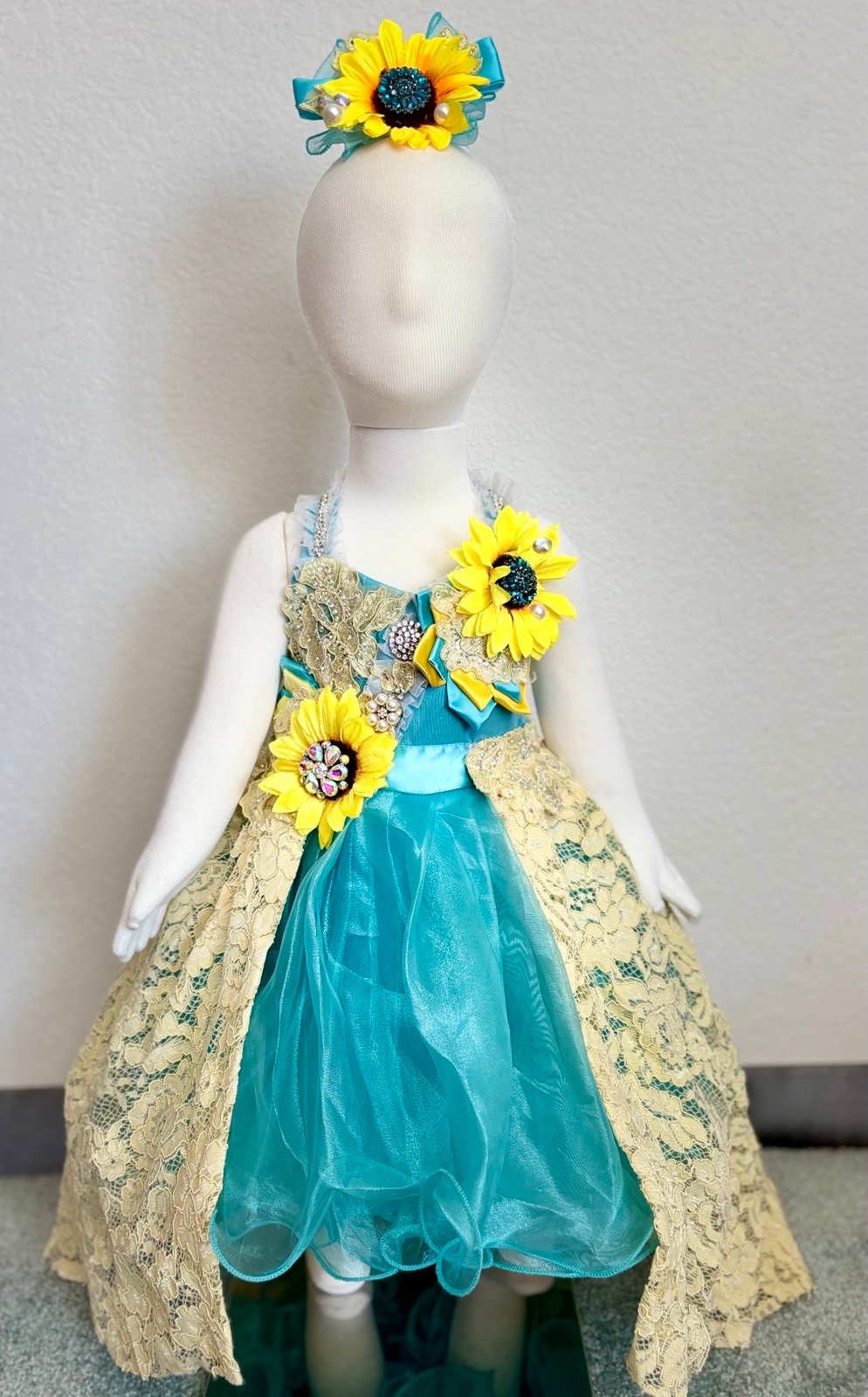 Size 12/2t pageant dress