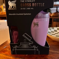 The Stanley cross bottle 23oz lilac