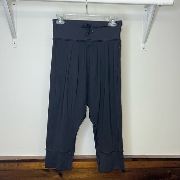 LuLuLemon Black Cropped Haram Pants- 6
