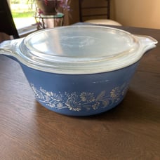 Pyrex Colonial Mist Casserole with Lid 2.5 Quart
