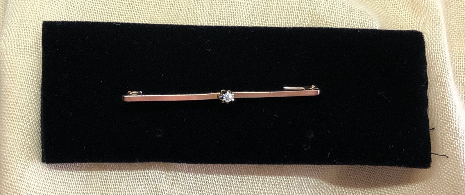 Estate 10k Gold And Diamond Bar Pin