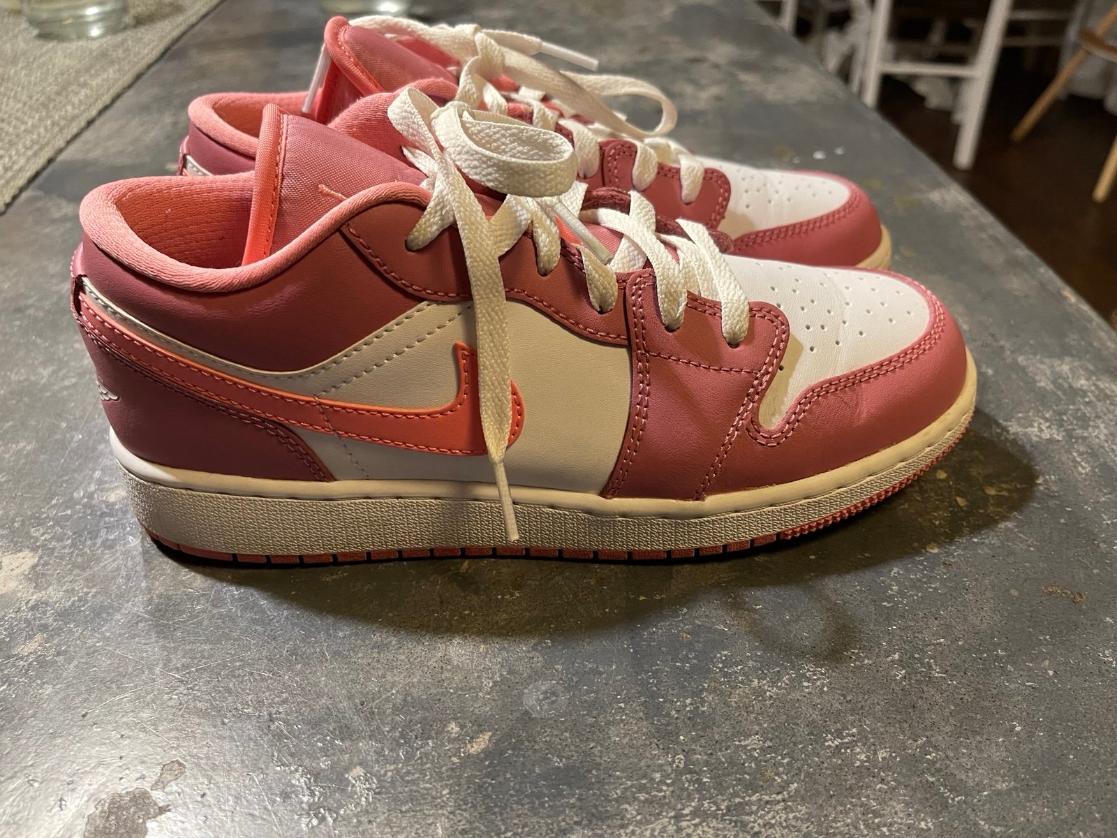 berry low rise Nike air Jordan’s