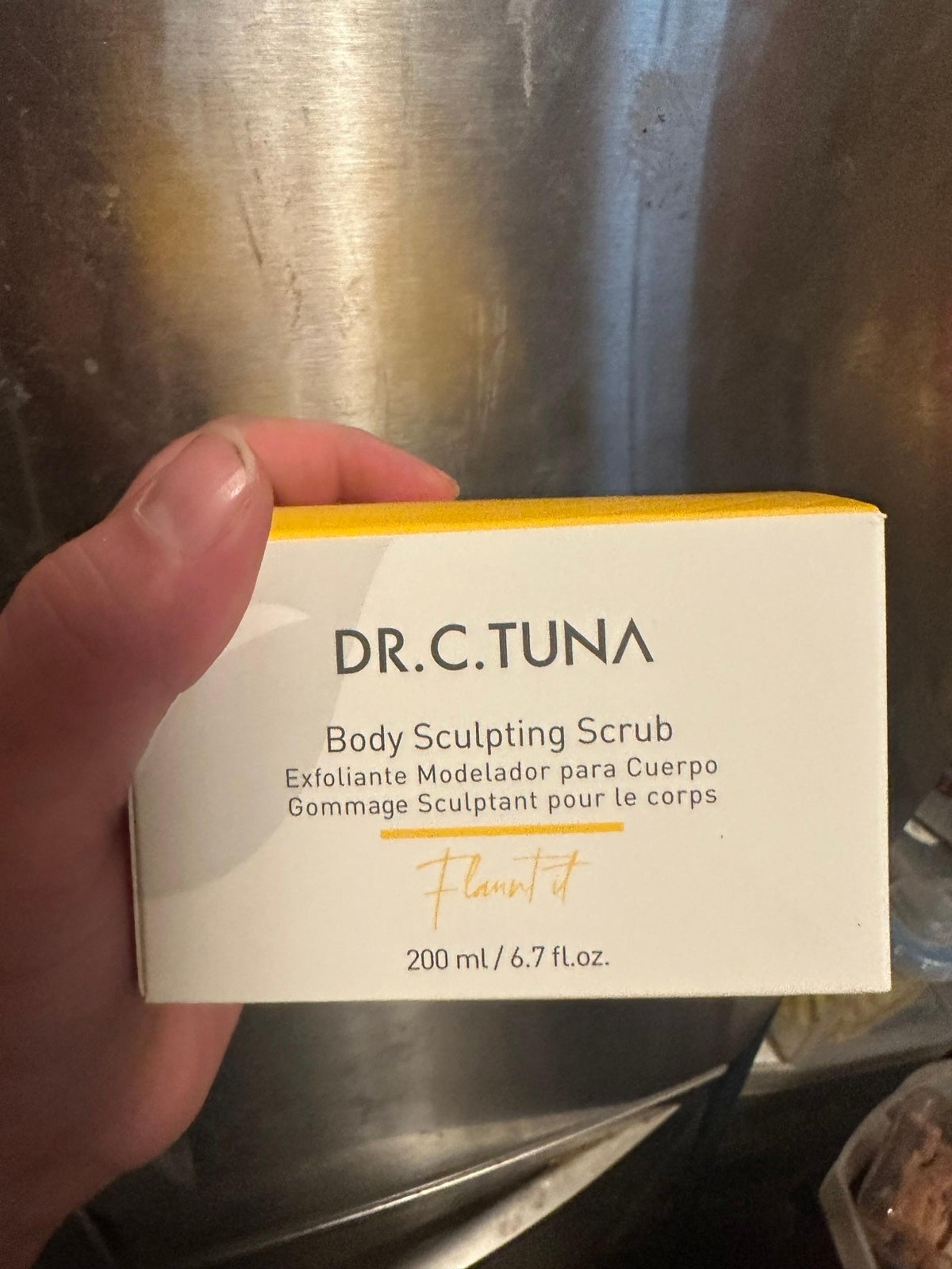 Farmasi Scrub