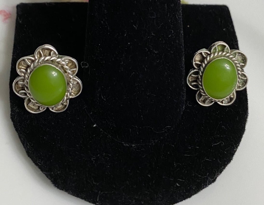 Vintage Artisian Sterling Silver W/Cabochon Jadeite Earrings