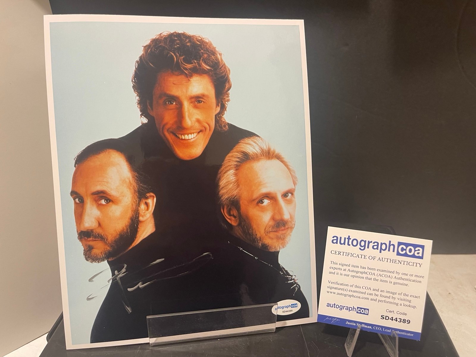 Pete Townsend Signed 8x10 Photo The Who (ACOA)