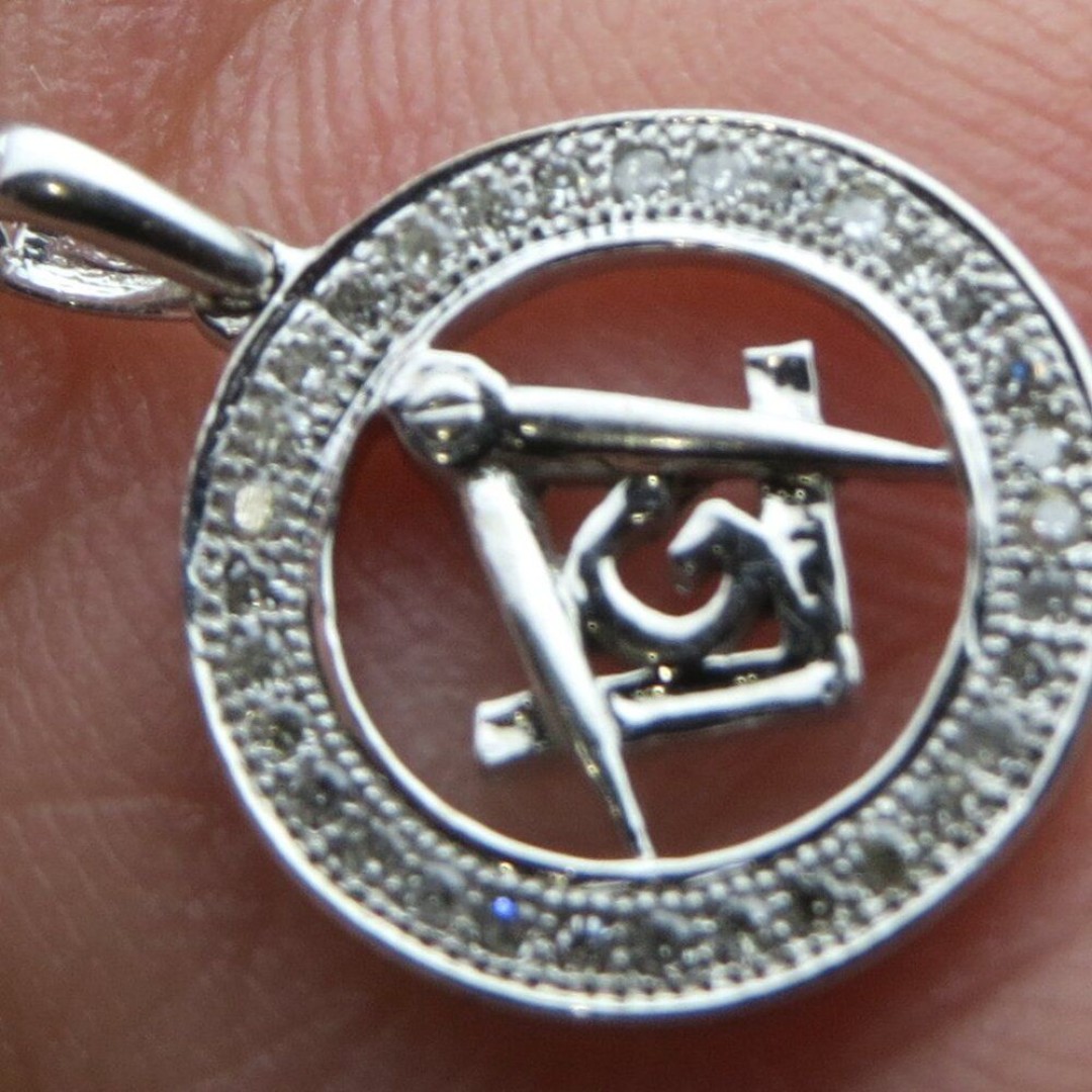 950 10k Gold Diamond Mason Pendent