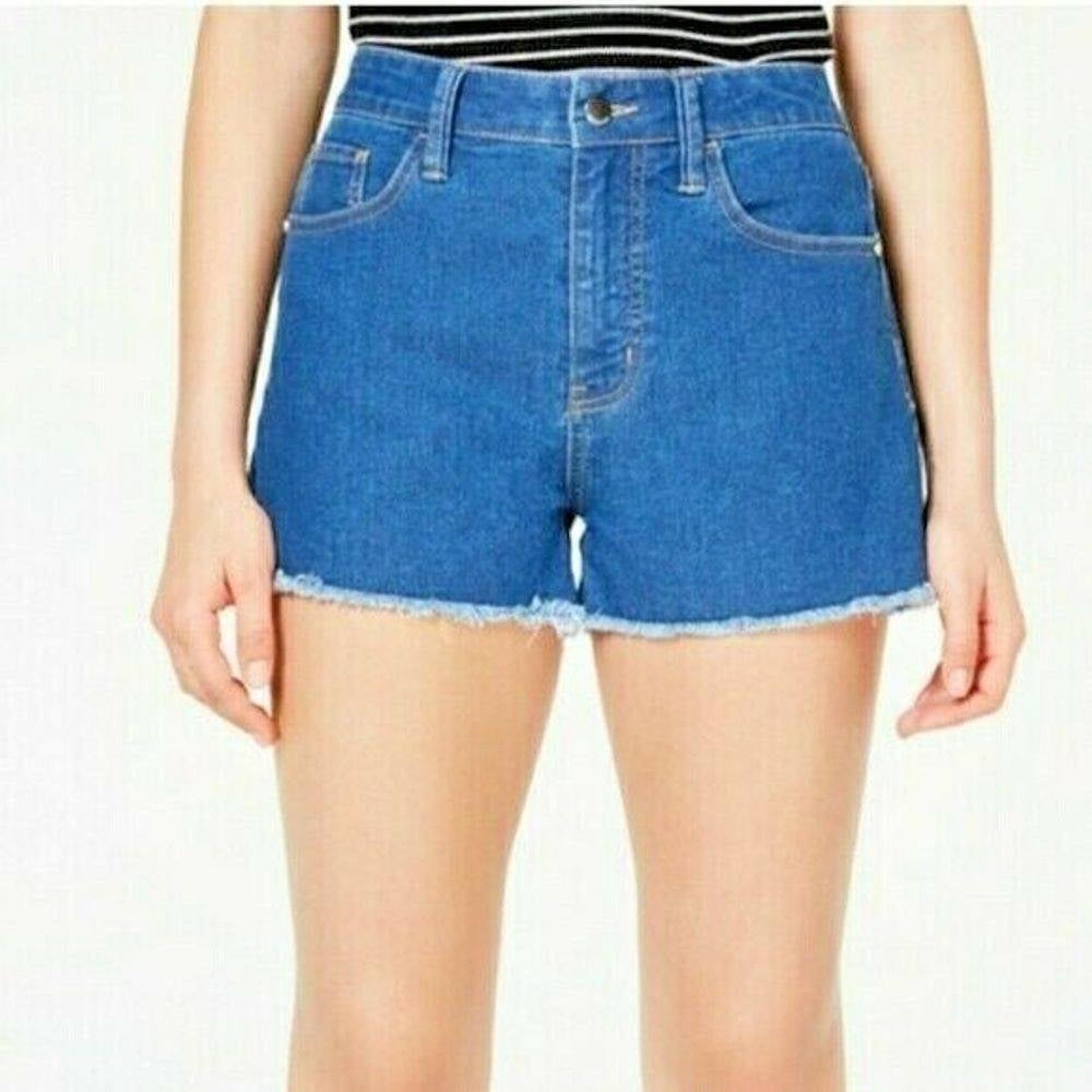 TINSELTOWN JUNIOR FRAYED DENIM SHORTS