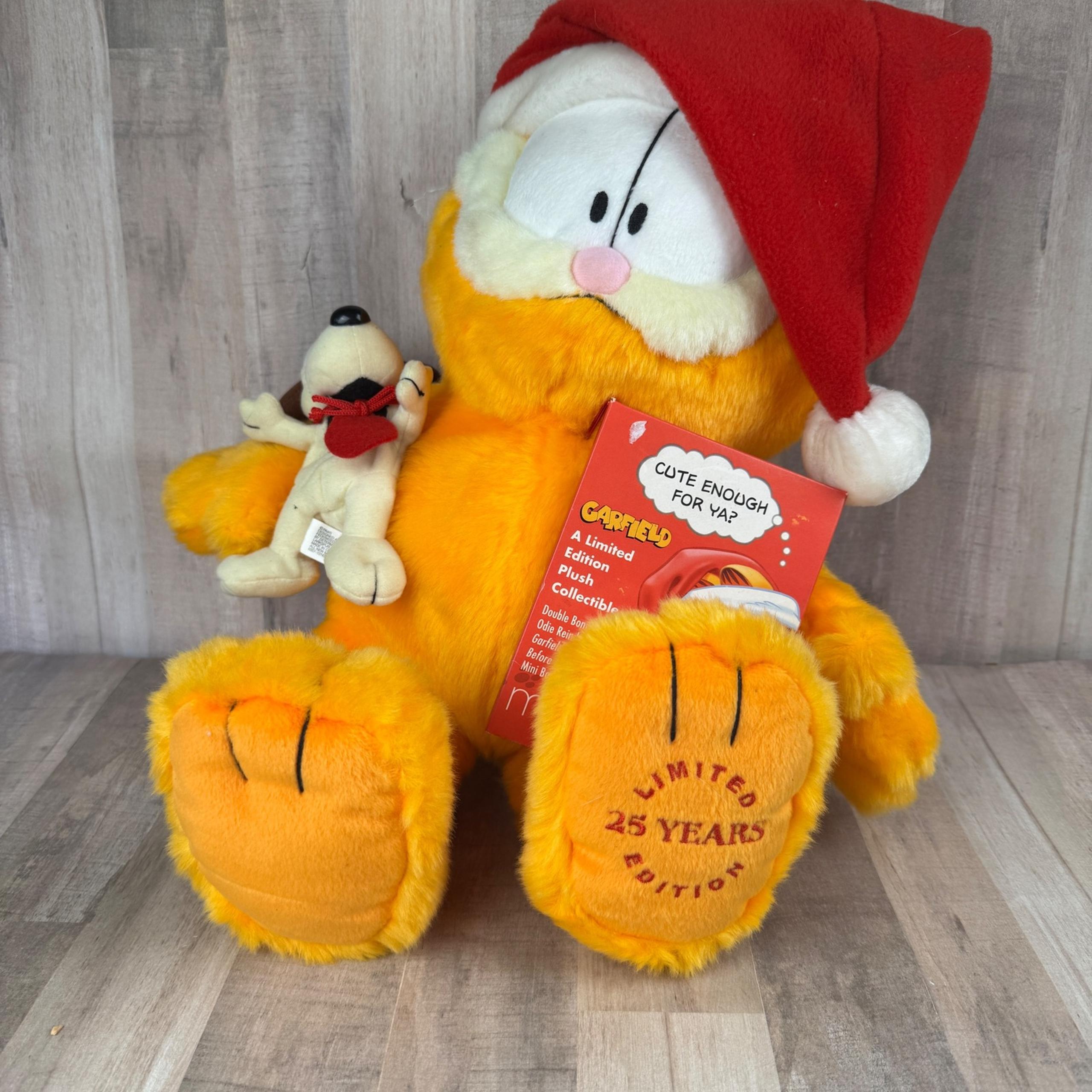 Macy's 25 Years Limited Edition Garfield Odie 20" Plush Christmas Book Santa Hat