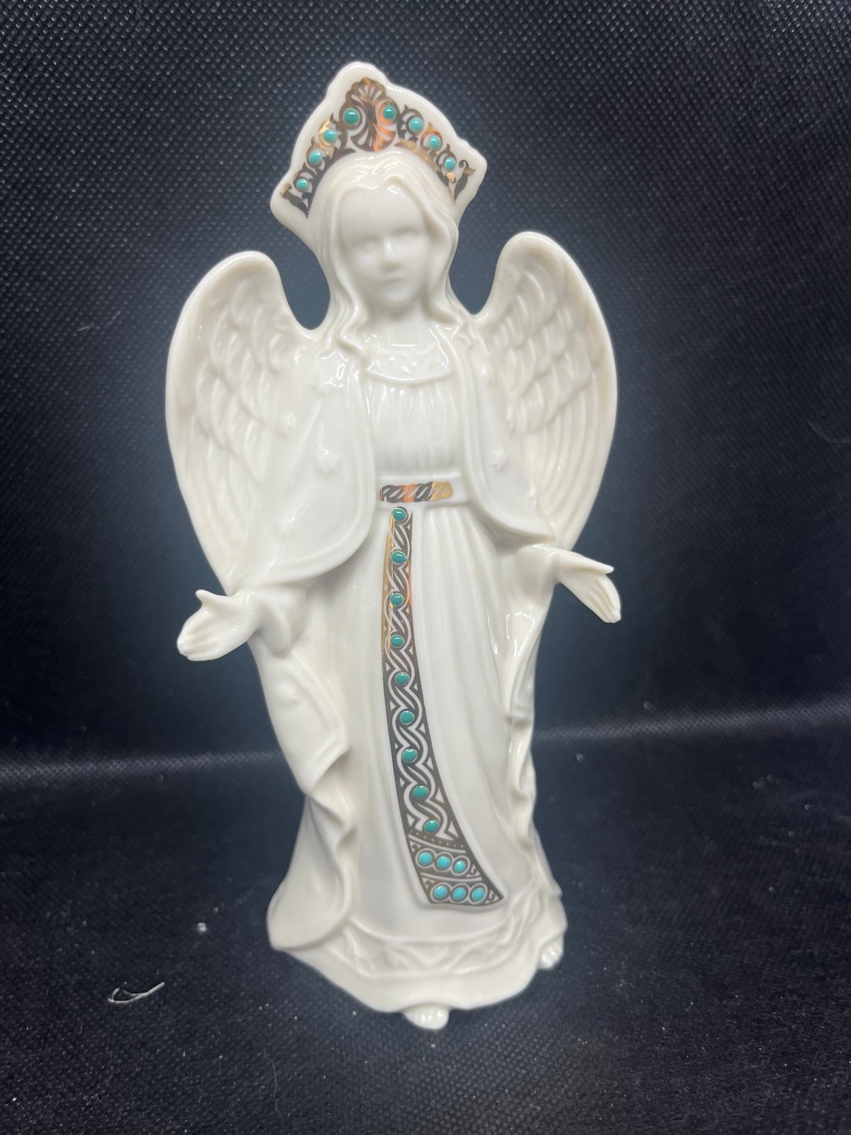 Open Hands Down or Praying Angel Lenox China Jewels Nativity 7”