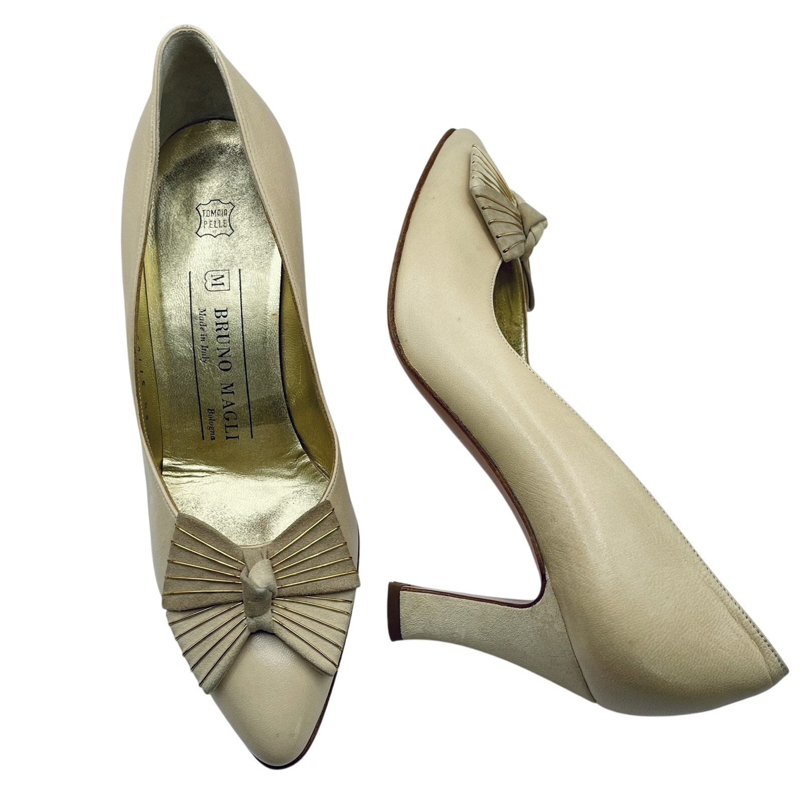 Bruno Magli Size 6.5 Leather High Heels Cream Beige Large Bow Gold Slip On Shoes
