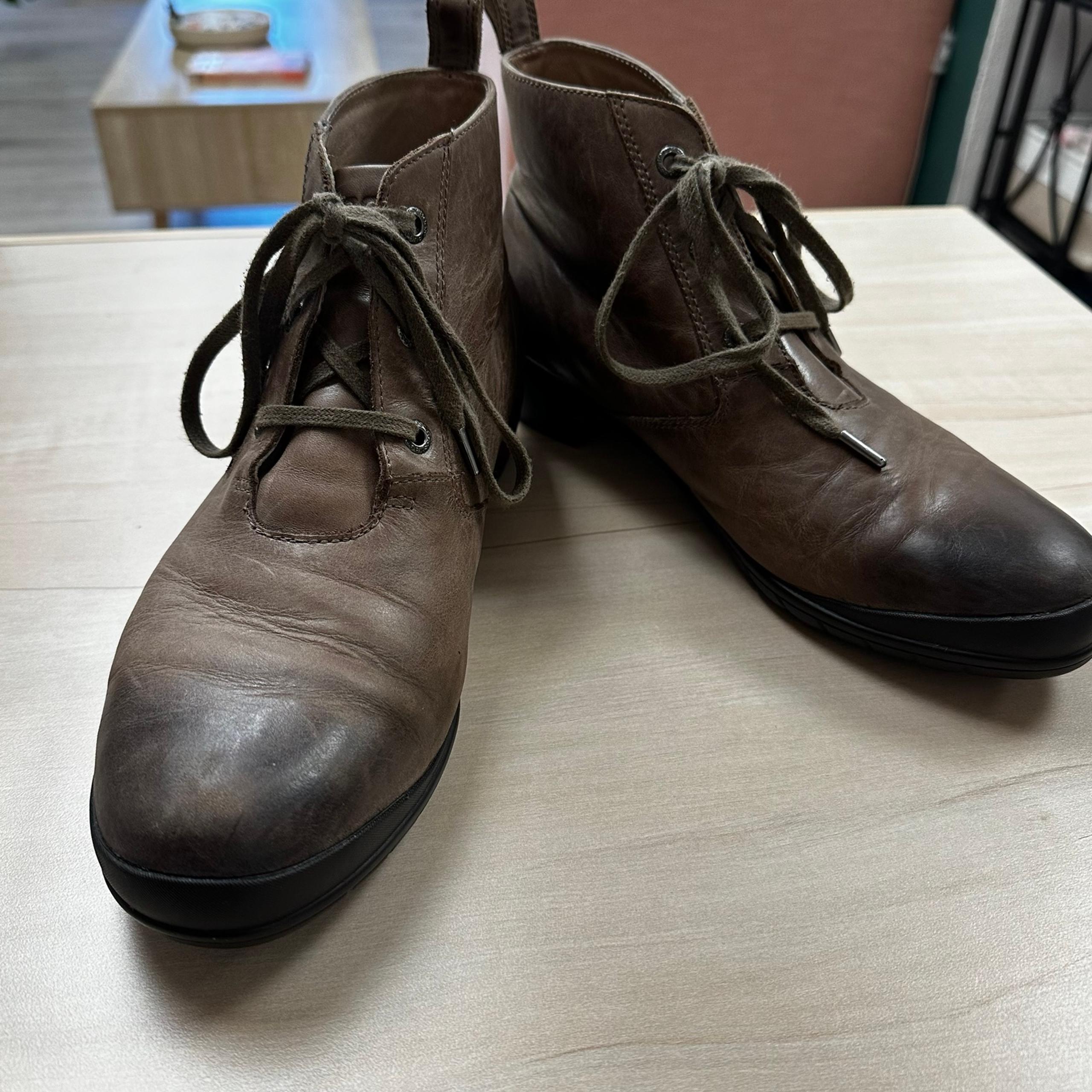 Bogs Carrie Chukka brown leather waterproof boots 10