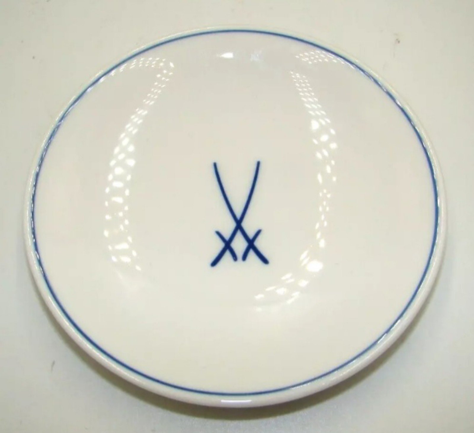 MEISSEN CROSSED SWORDS VINTAGE PLATE.