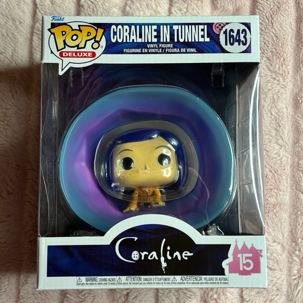 Coraline in tunnel Funko Pop