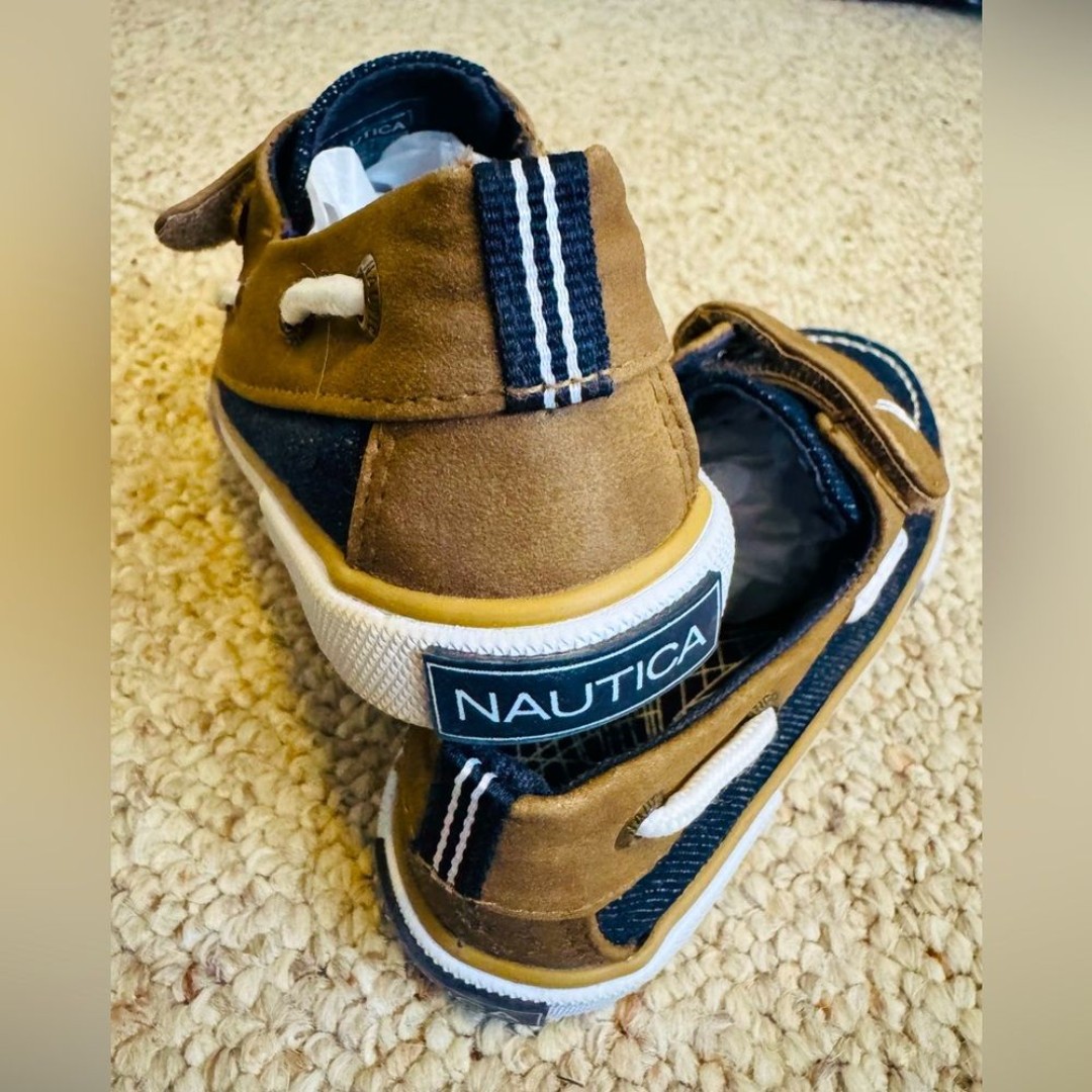 Nautica Toddler boat shoes size 10, pre-loved