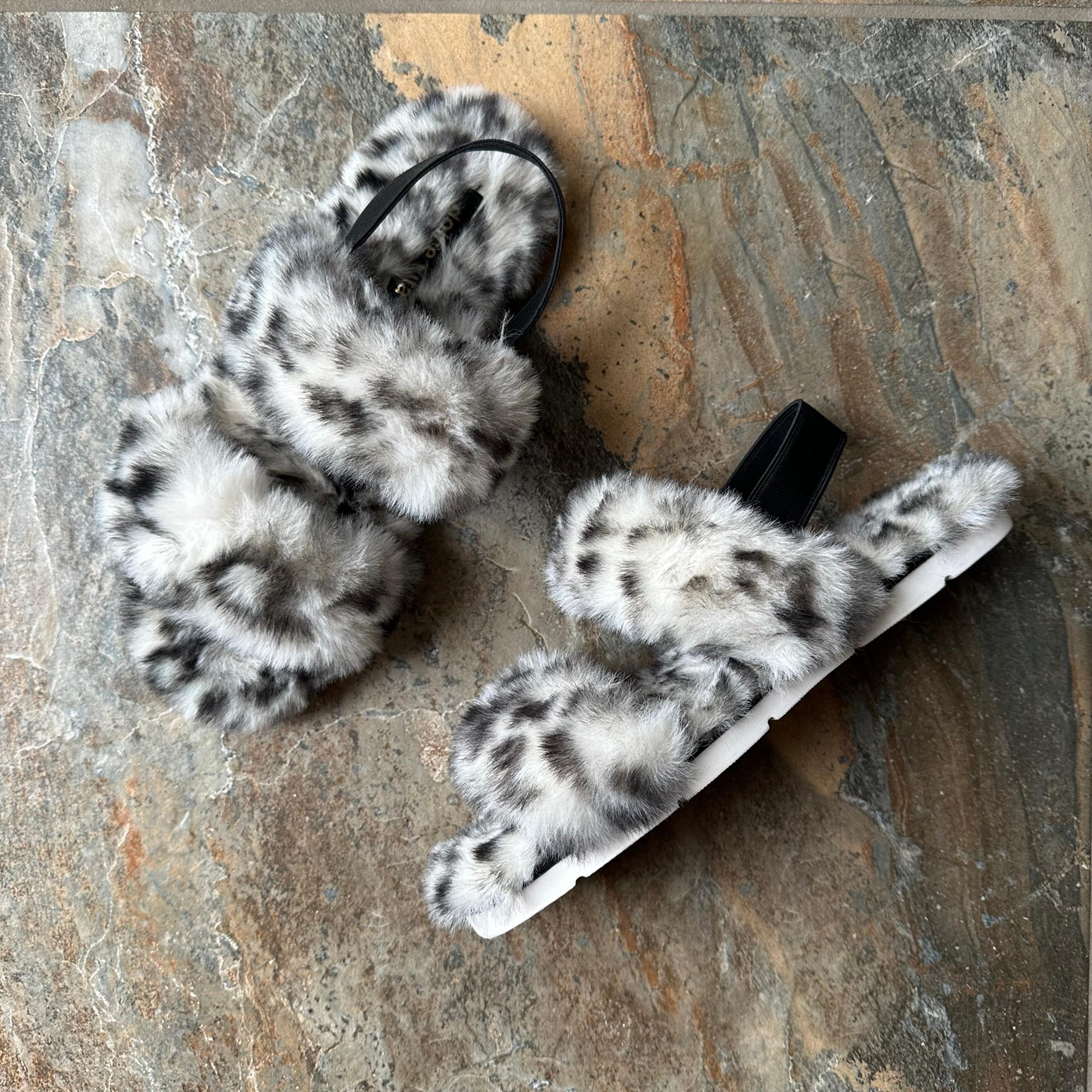 DOLCE VITA Paxxy Sandal Black and White Faux Fur Women’s Size 10