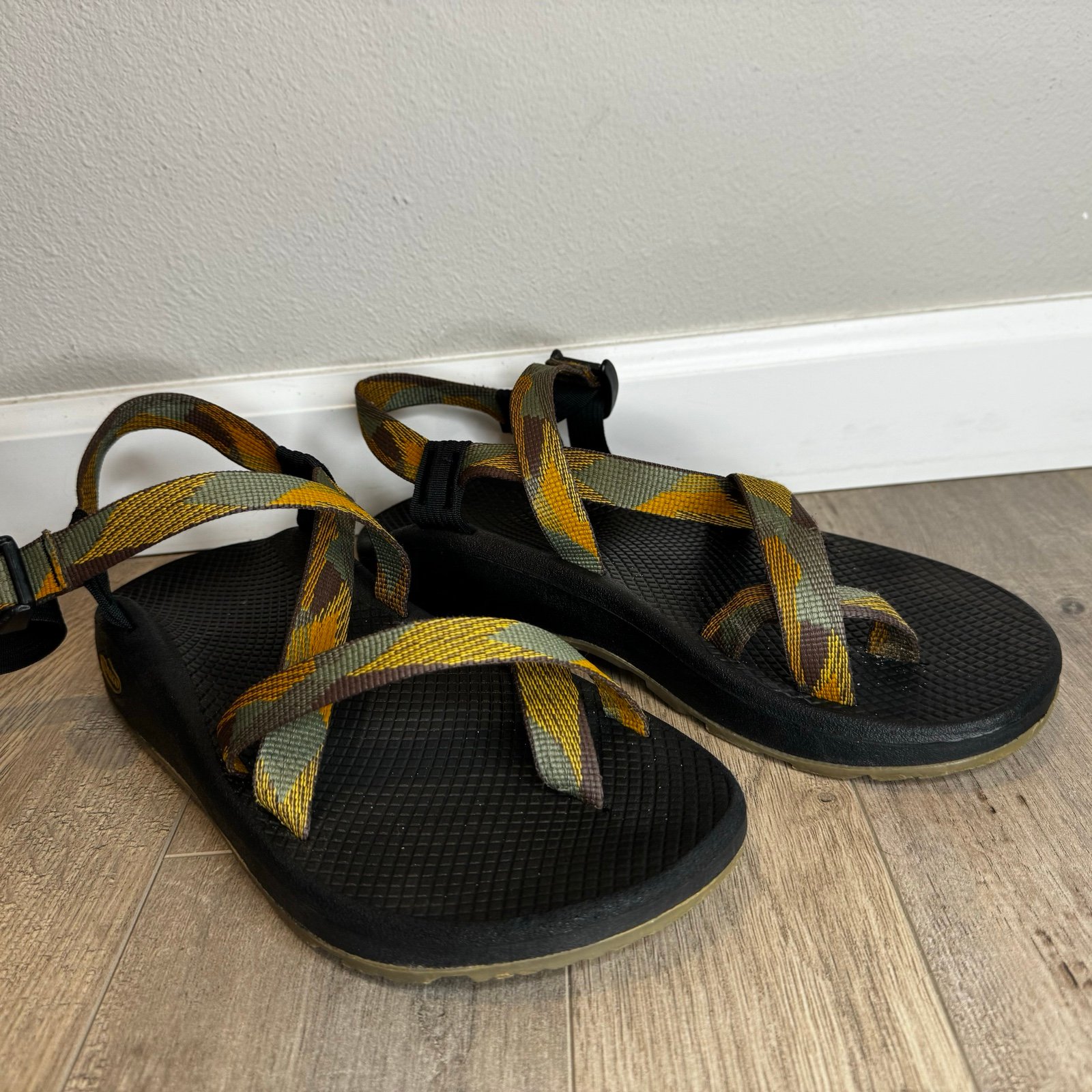 Chaco Z Cloud 2 Sandals Mens Size 10 Rambling Gold Strap Hiking Water