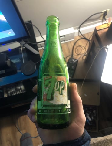 Old vintage 7 up bottle, mint condition