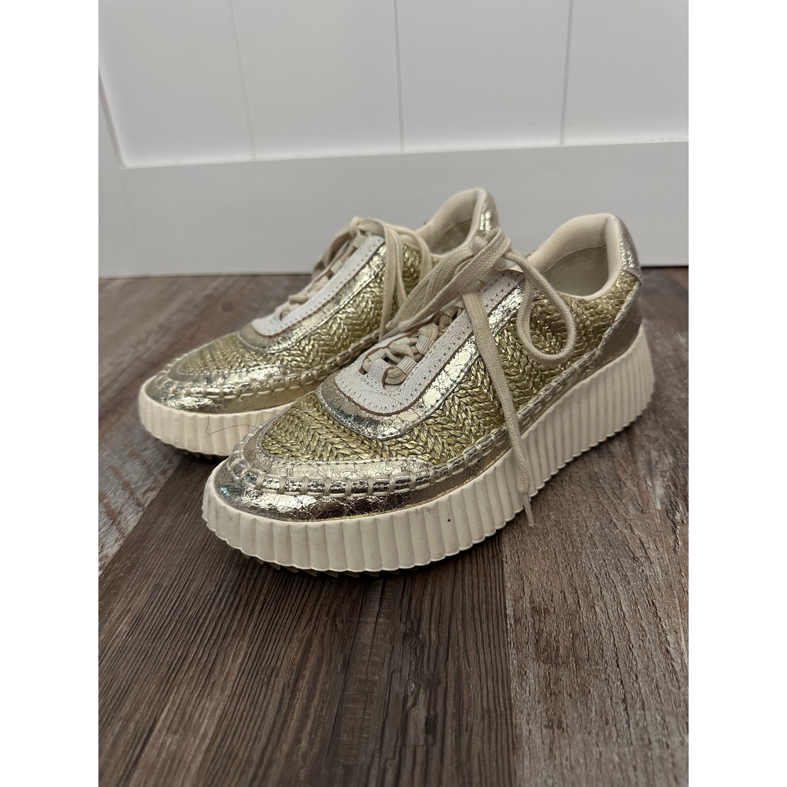 Dolce Vita Gold Dolen Sneaker Sz 7.5