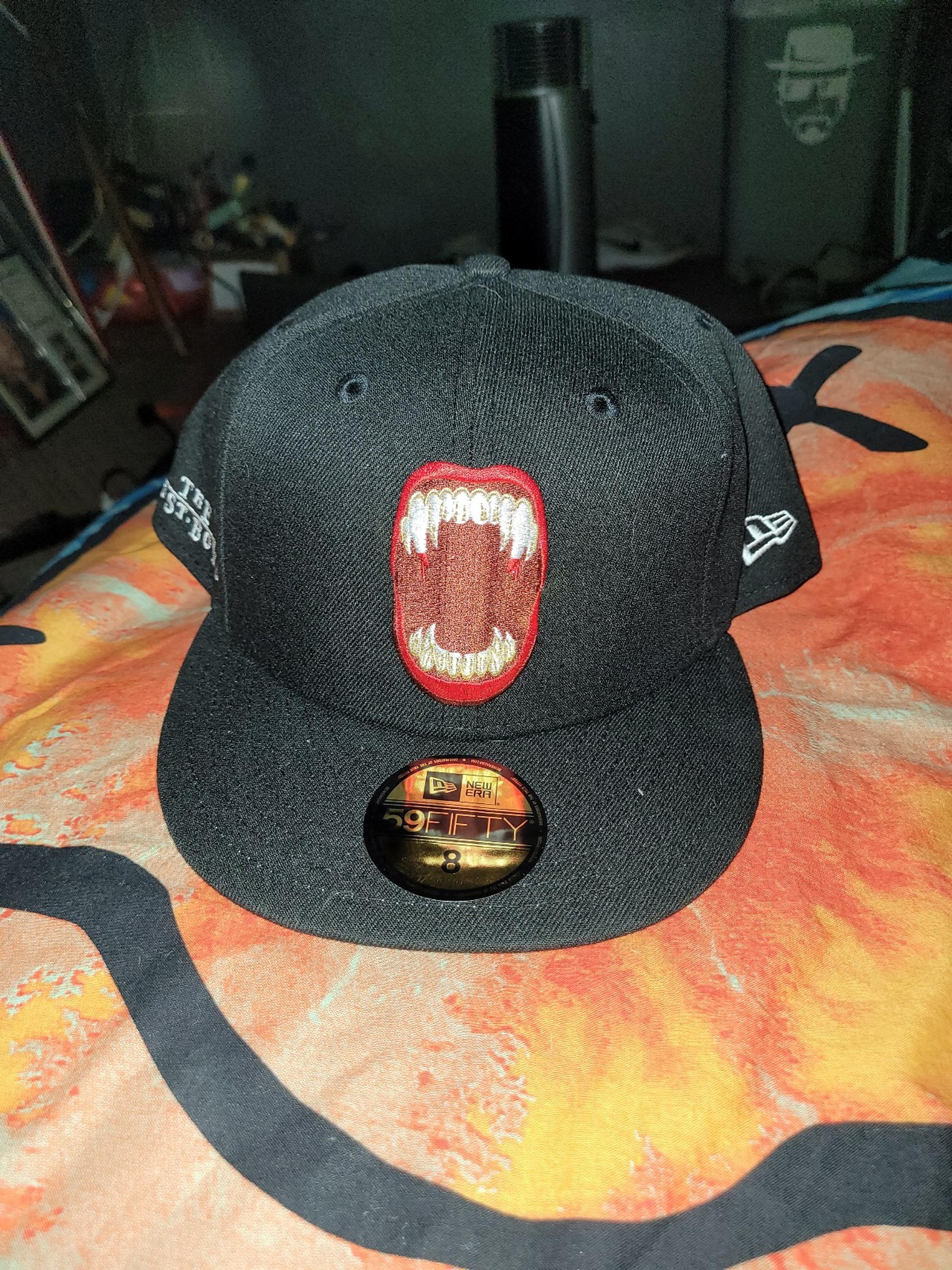 RARE New Era "The Lost Boys" VAMPIRE FANGS fitted hat, size 8