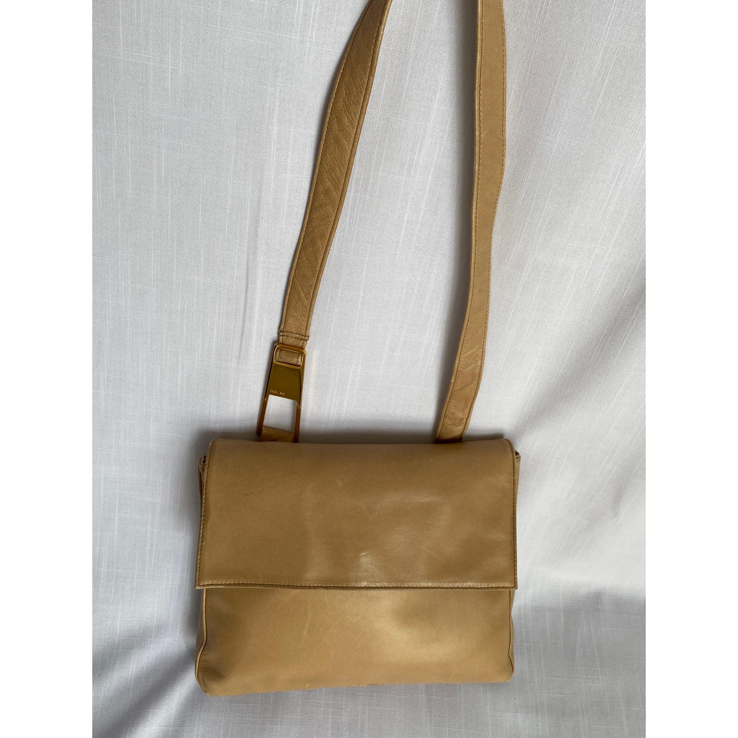 Perlina designer leather handbag shoulder bag taupe w/ gold branded buckle