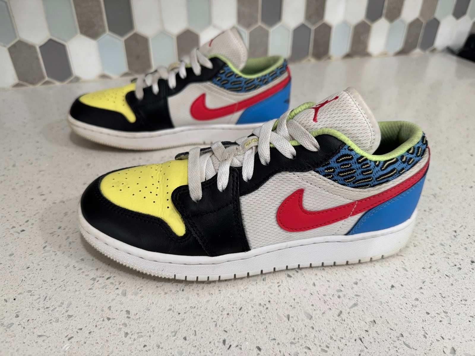 Nike Air Jordan 1 Low (GS) DH5927-006 Black Fusion Red White Size 4.5Y