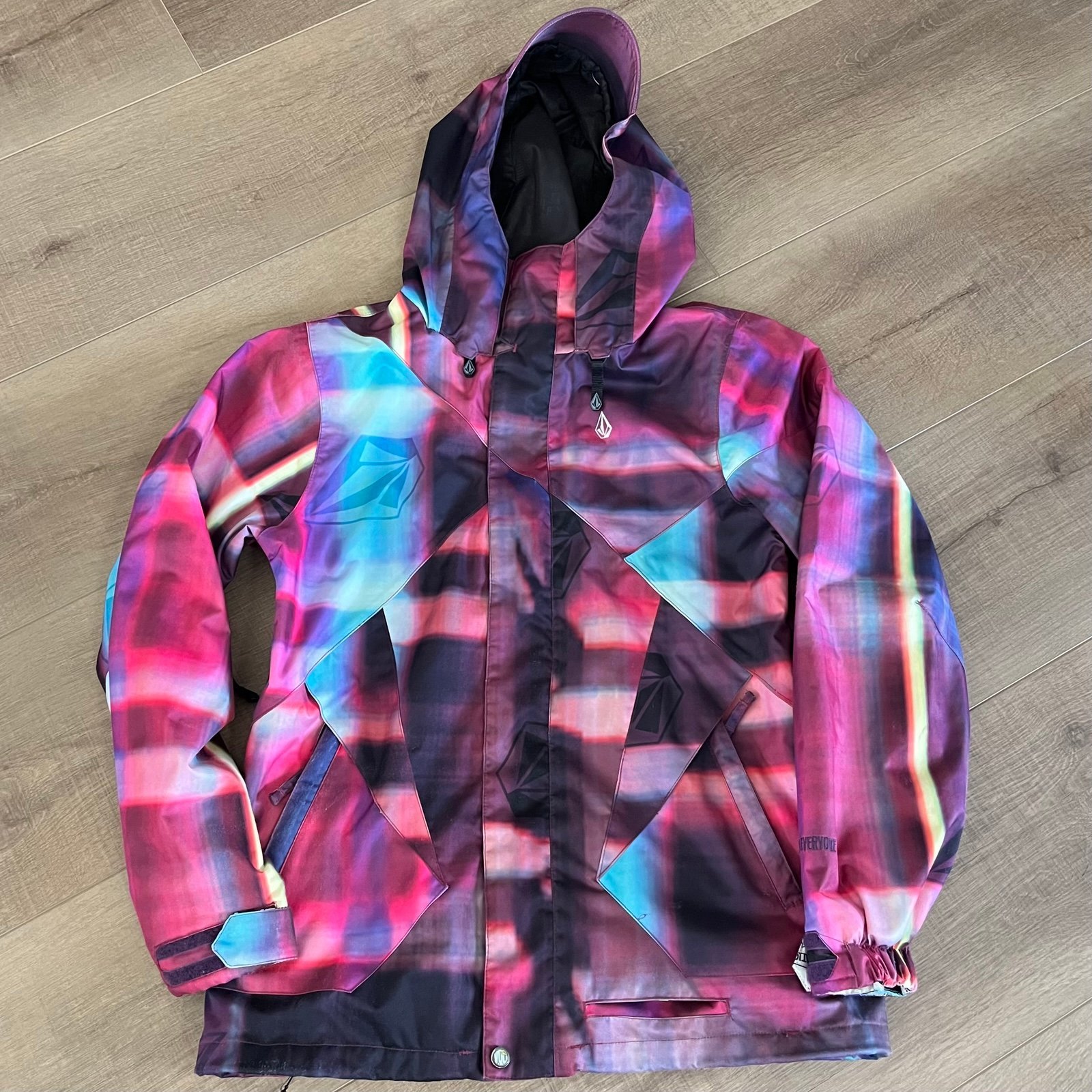 Volcom Nimbus Zeez Ski Jacket Hood Women S/M Colorful Snowboard Graphic Vented