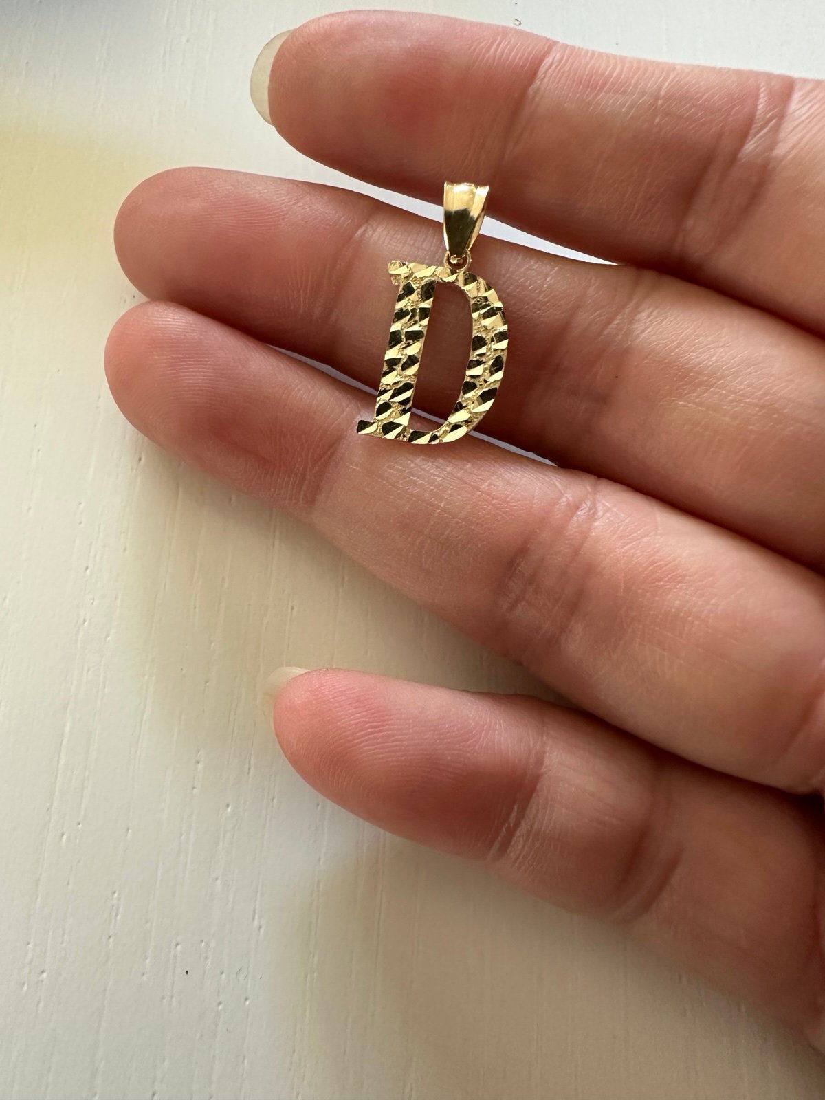 10Kt yellow gold initial D pendant