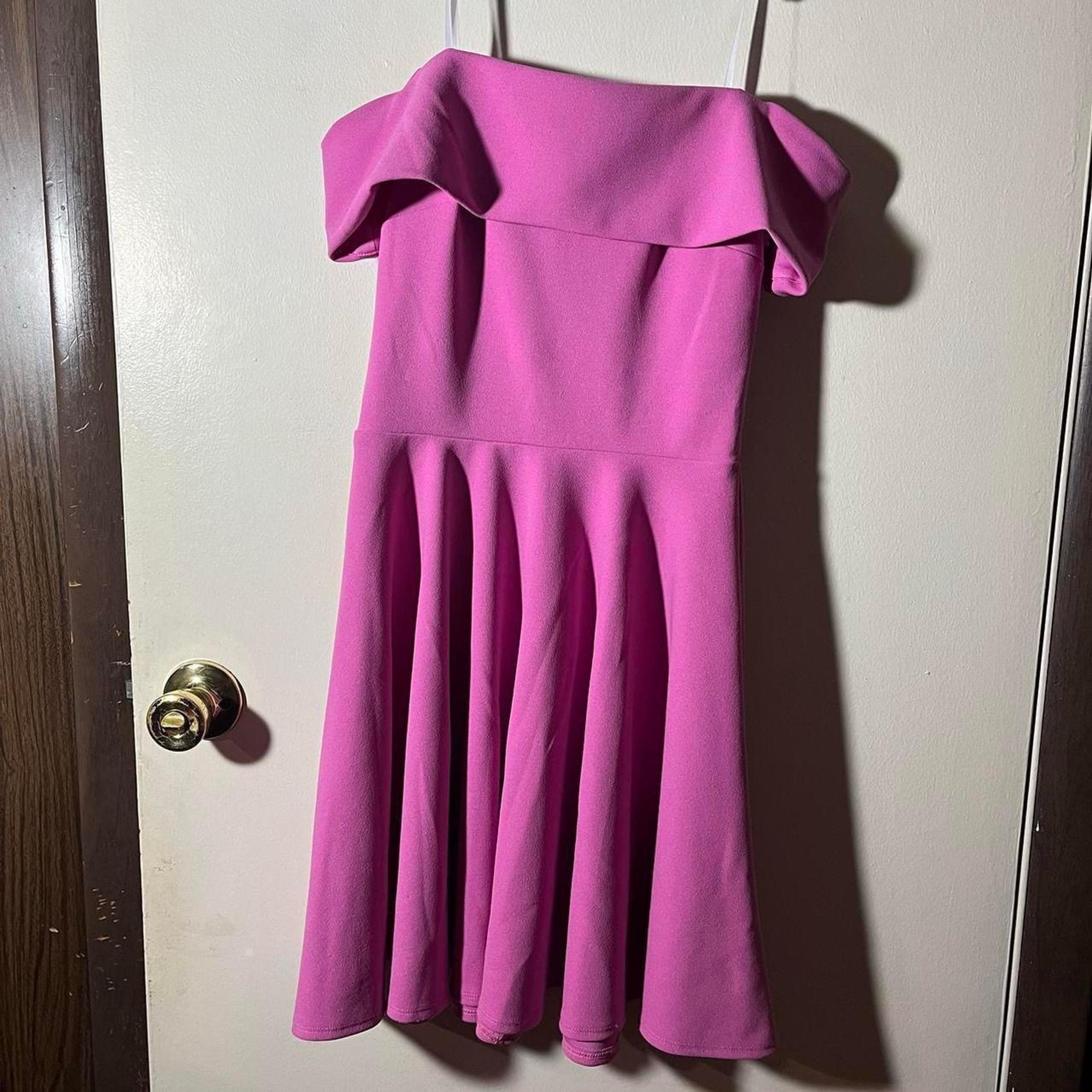 B. Smart Dress Juniors Size XS Womens Fuchsia Pink Off The Shoulder Skater Flare