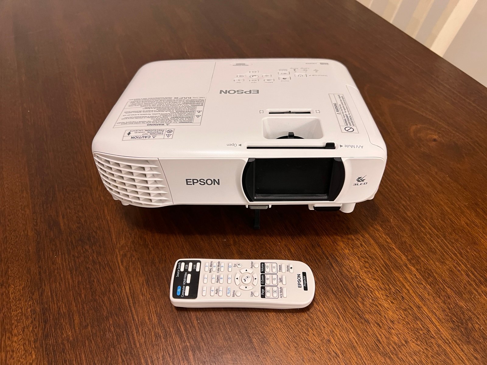 Epson Home Cinema 1060 1080p 3LCD Projector - **READ**