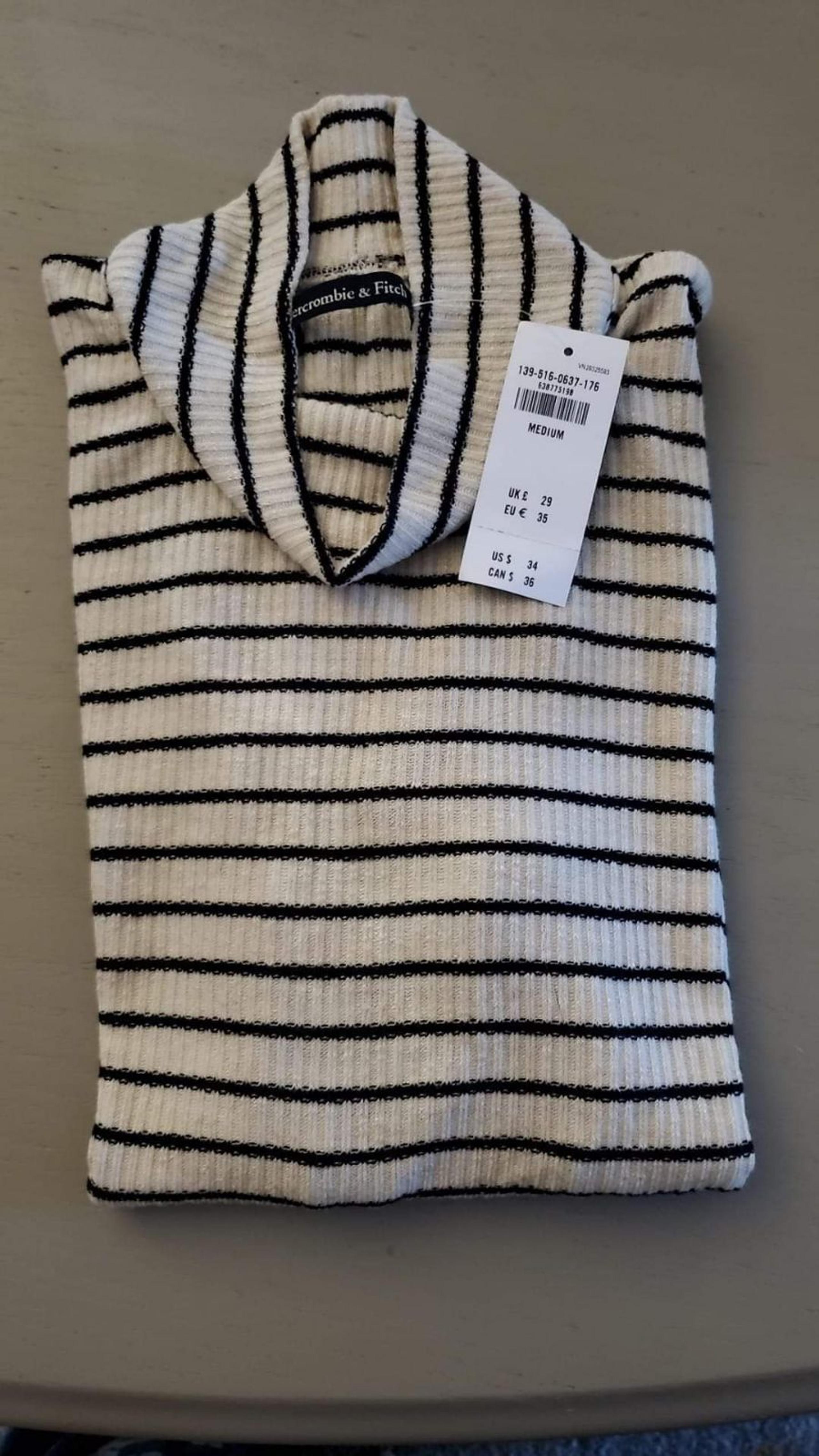 Abercrombie and Fitch Mock Tutrleneck