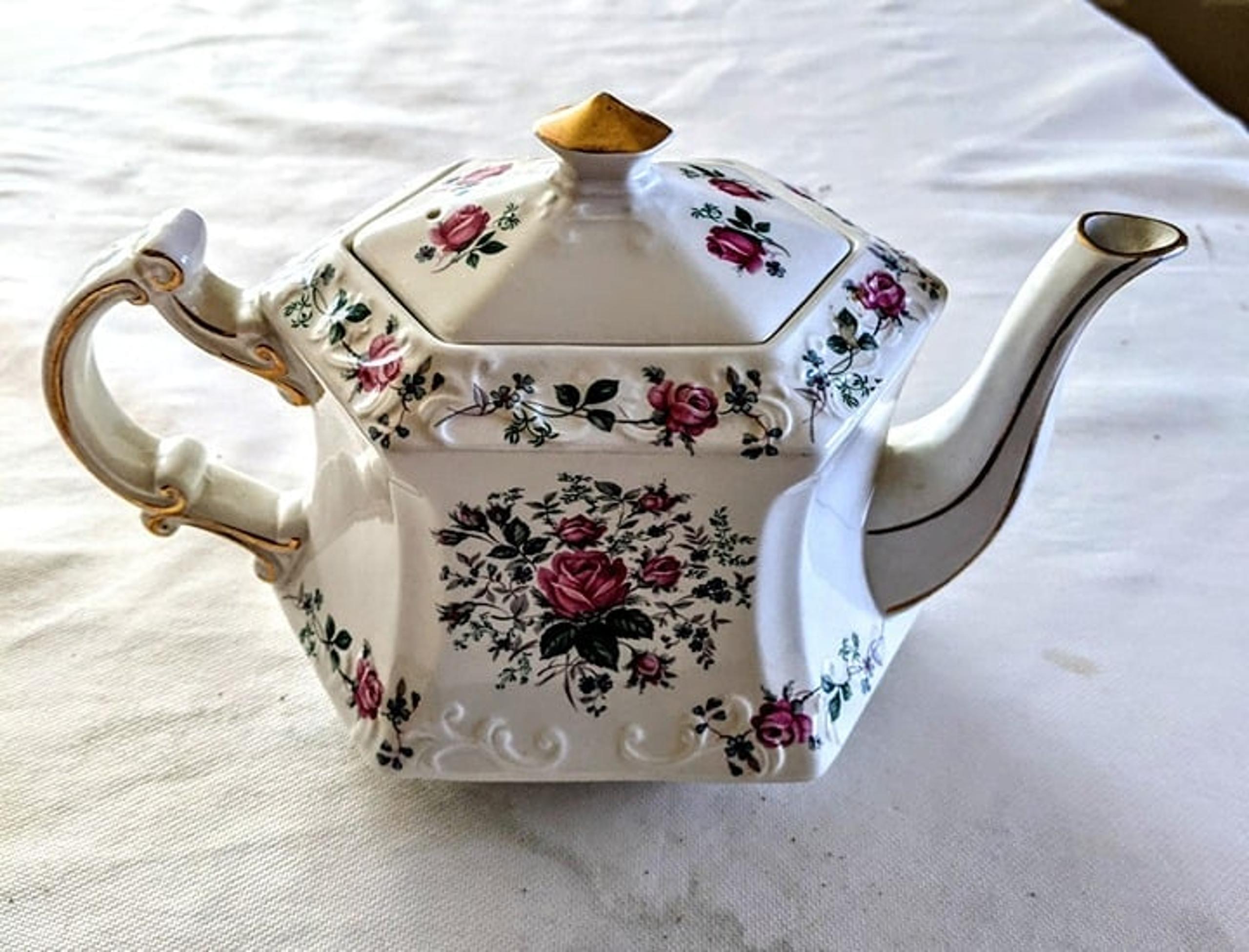 Teapot and cup set from the Great Orient