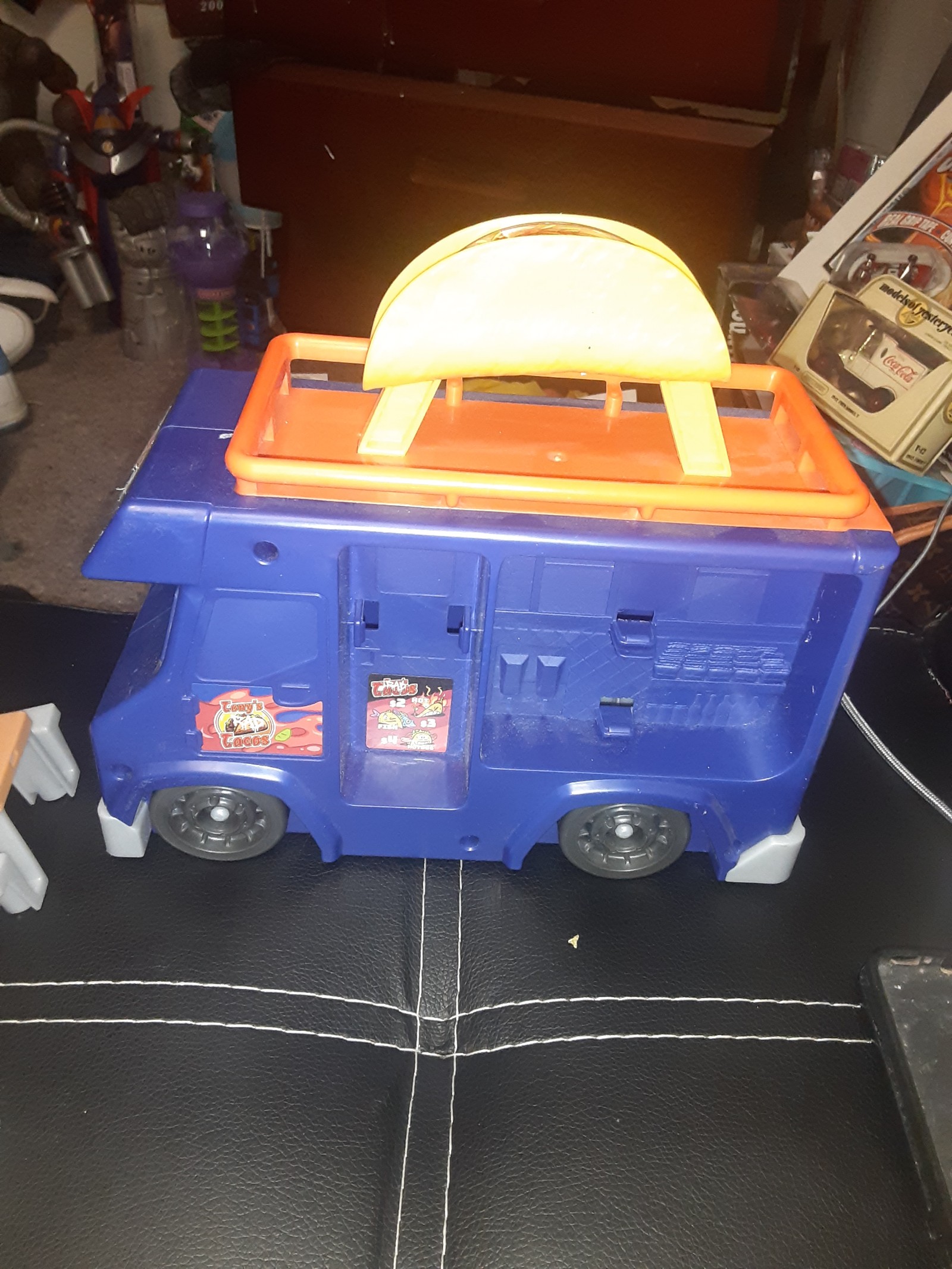 2022 HOTWHEELS TONY HAWKS TACO SKATE TRUCK WITH TABLE AND RACK NO SKATES GOOD CO