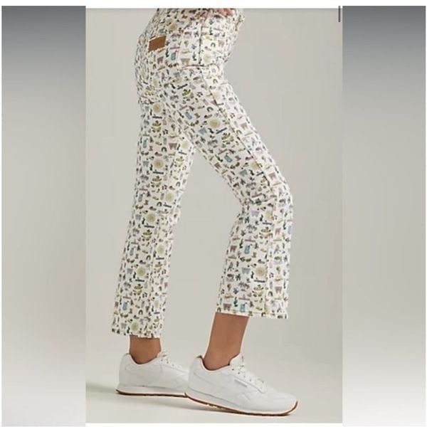 NWT Wrangler WROCK 672 Life’s Lemons Kick Flare Jeans Size 34