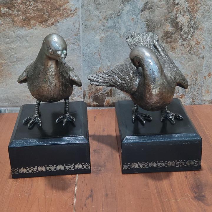 Vintage Pair of Metal Pewter Pigeon Bird Wood Base Bookends Home Decor