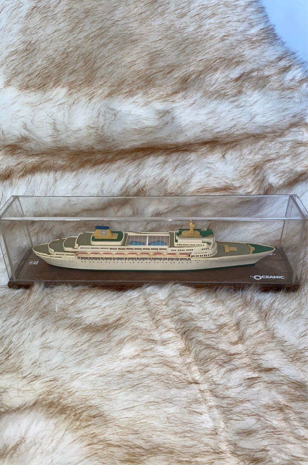 Oceanic Home Lines Model Cruise Ship Collector's Item in Case